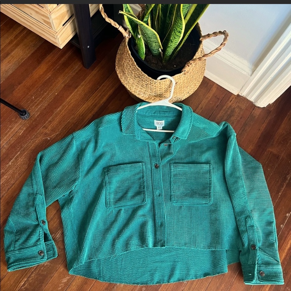 Cropped corduroy urban button up